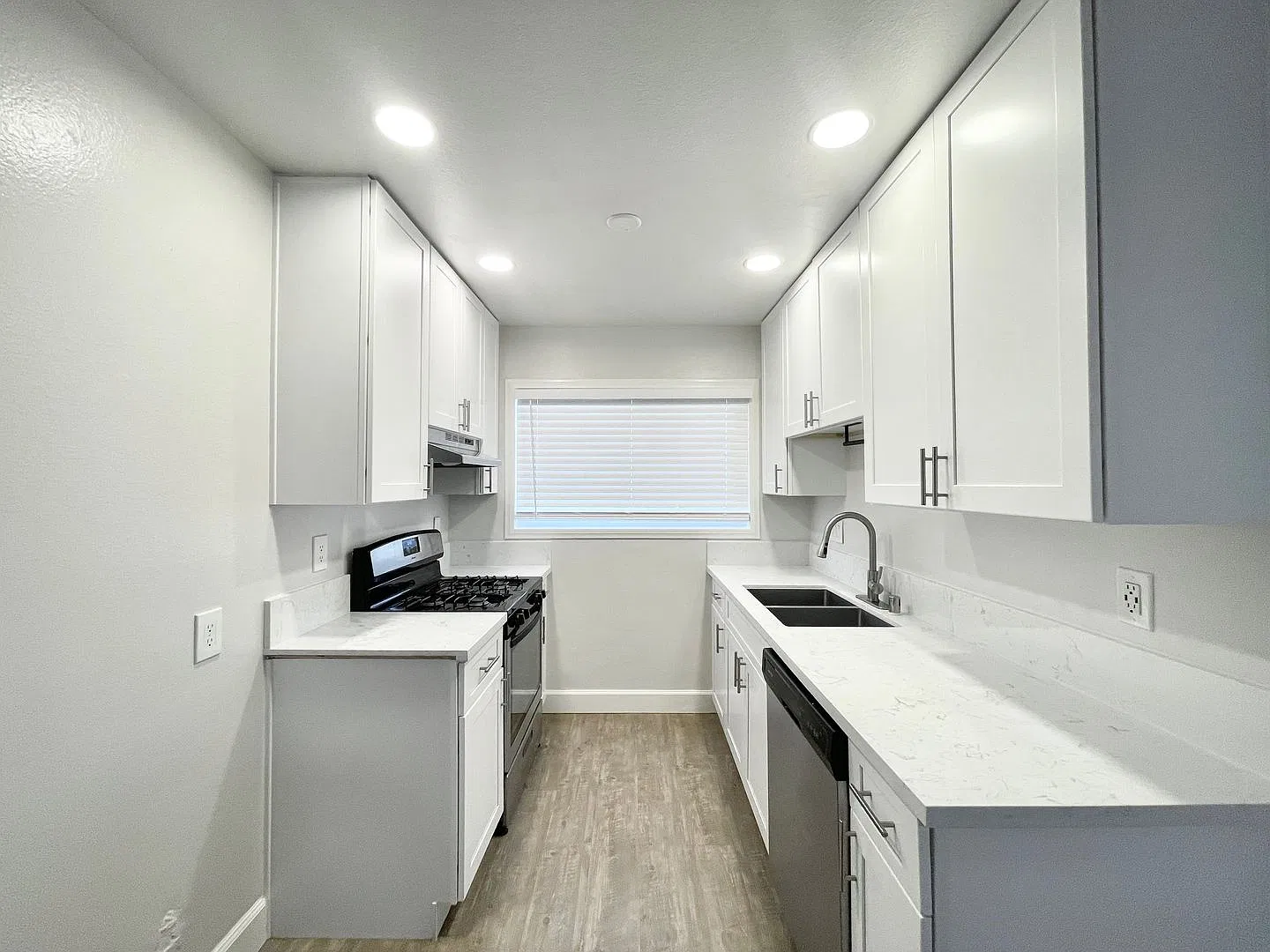 Flower Ave. (18 Units) — Photo 2