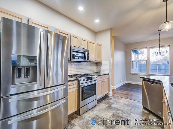 4th image of 635 SE Creekside Dr
