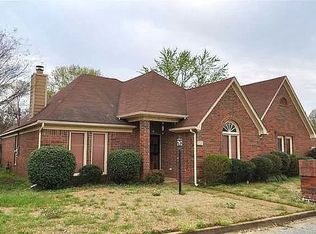 6727 Castlegate Ln, Memphis, TN 38141