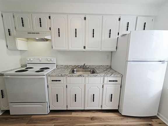 5th image of 119 Elmur Dr #65