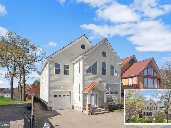 2113 Lake Dr, Pasadena, MD 21122