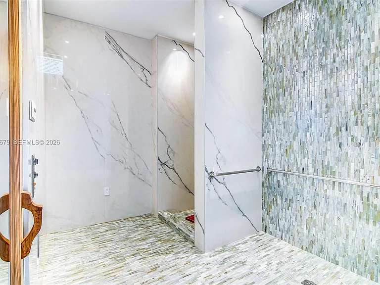 460 NE 28th St #1601 — Photo 27