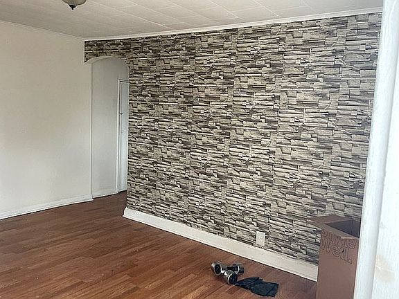 4th image of 601 Tremont Ave