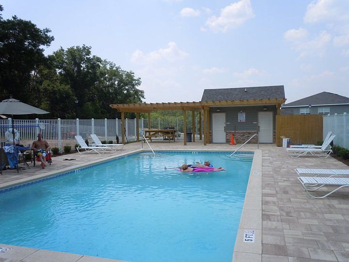 1st image of 811 Arbor Lake Dr