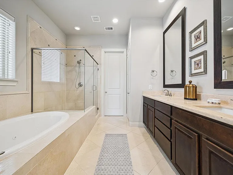 2048 Fannin Sta S — Photo 23