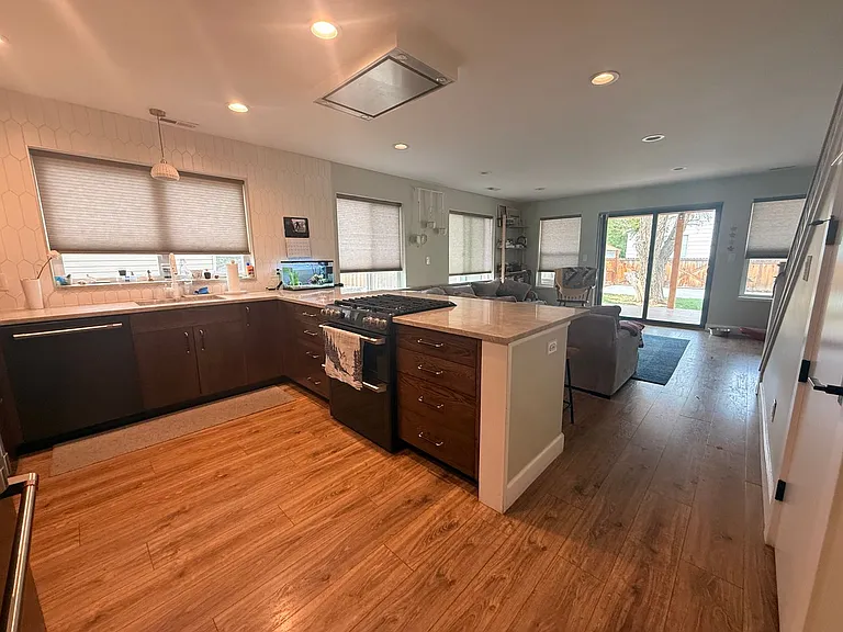 2421 Chase St — Photo 13