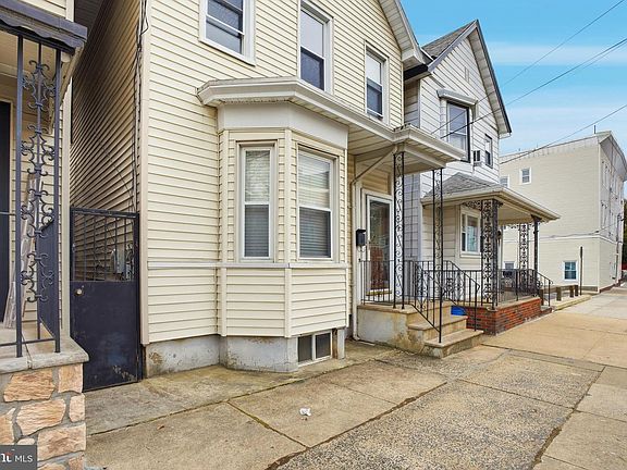 5th image of 209 Hamilton St