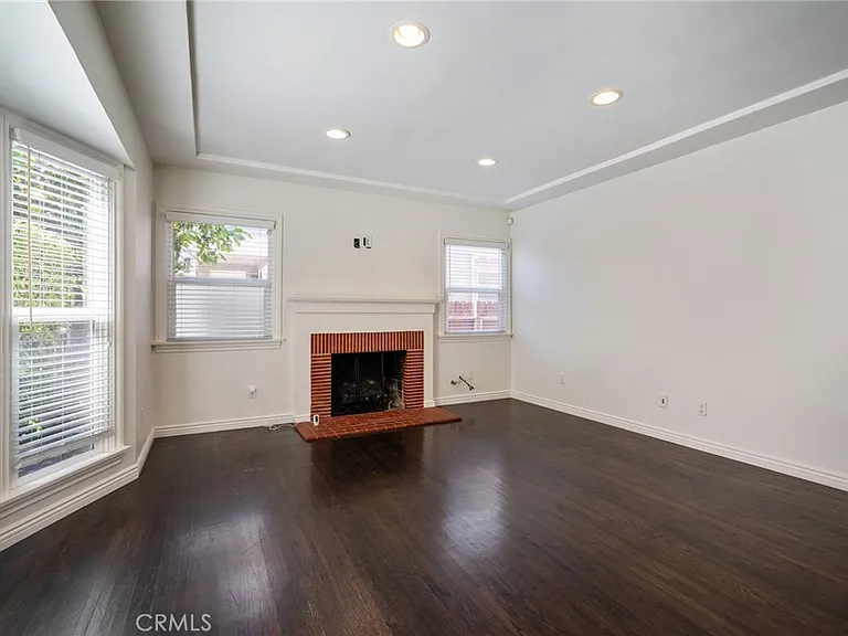 2526 Purdue Ave — Photo 5