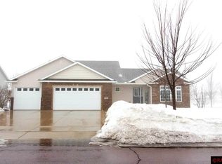 2207 Willow Ln, North Mankato, MN 56003