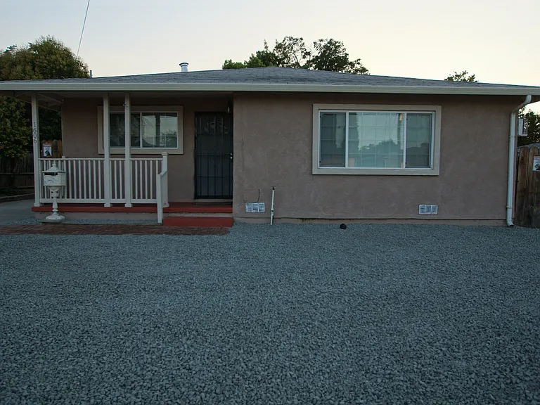 1606 Marie Ave — Photo 4