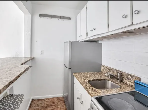 465 West 49th Street image 4 of 11