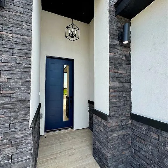 1001 Durango St — Photo 4