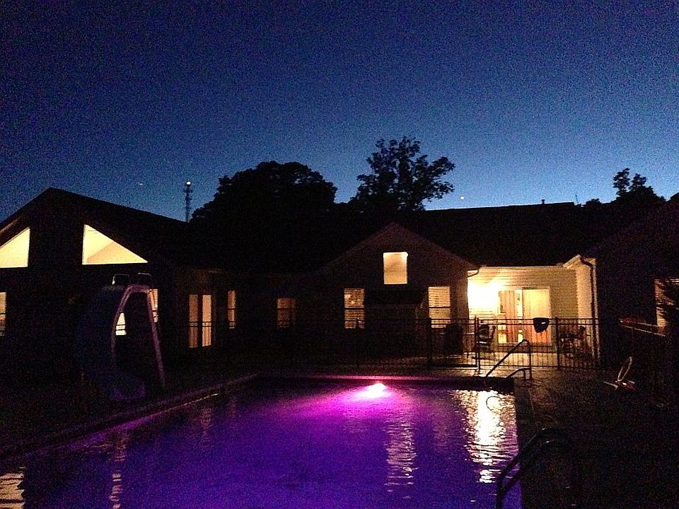 Gunite saltwater pool 