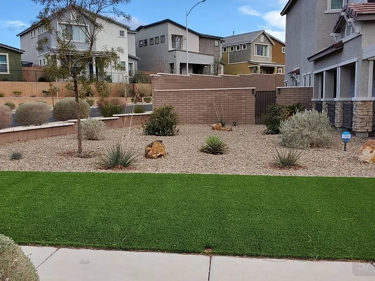 301 Resolute Ave — Photo 2