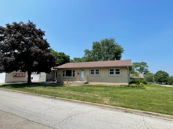 826 Kenmore Ave, Aurora, IL 60505