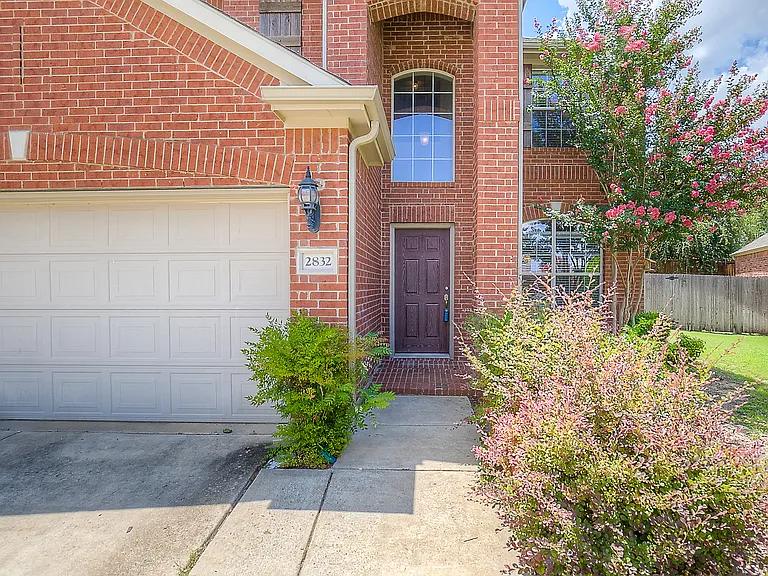 2832 Gooseberry Dr — Photo 2