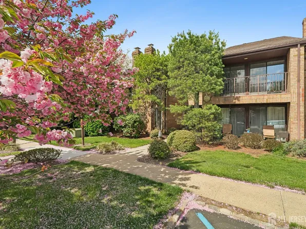 254 Willowbrook Dr, North Brunswick, NJ 08902