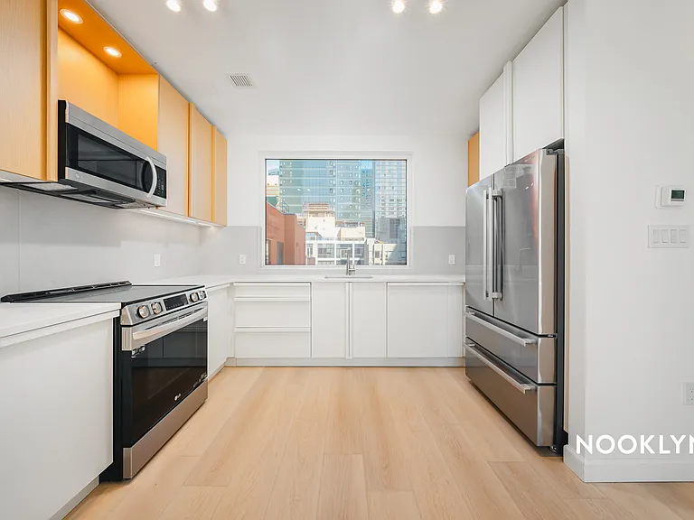 26-04 Jackson Ave #13K — Photo 2
