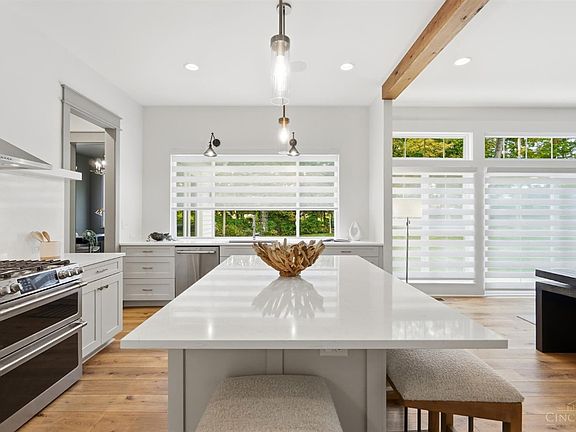 3rd image of 946 Lavender Way