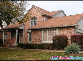 980 Banmoor Dr, Troy, MI
