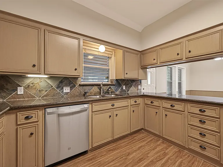 1012 Lilley Rd — Photo 10