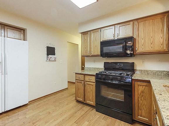 5th image of 28654 Danvers Ct