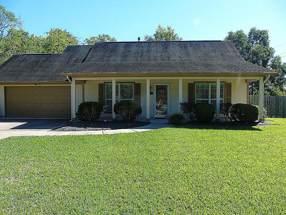 1st image of 201 E Shadowbend Ave