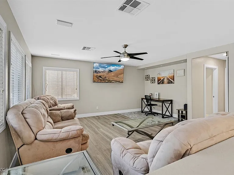 2735 Peekskill Ave — Photo 6