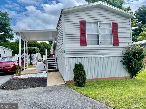 2 Reo Dr, Palmyra, PA 17078
