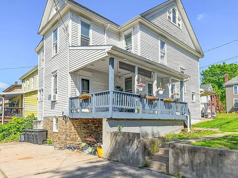 380 E 3rd St — Photo 13
