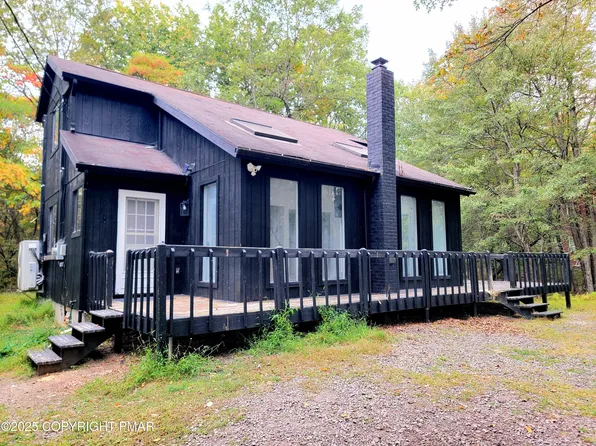 121 Overland Dr, Long Pond, PA 18334