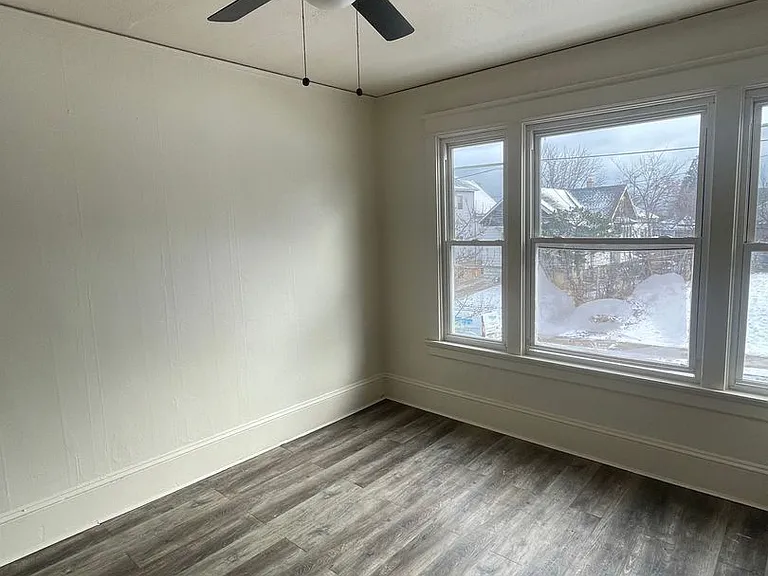 918-920 W Windlake Ave. (4 Unit) — Photo 2