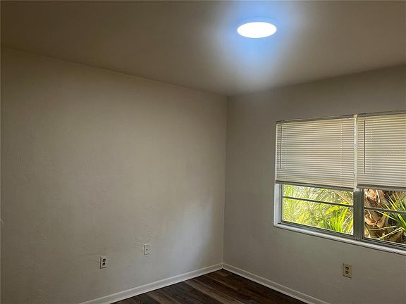 5th image of 2622 SW 31st Pl APT A