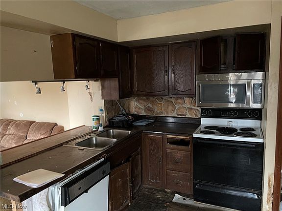 5th image of 601 Whitely St