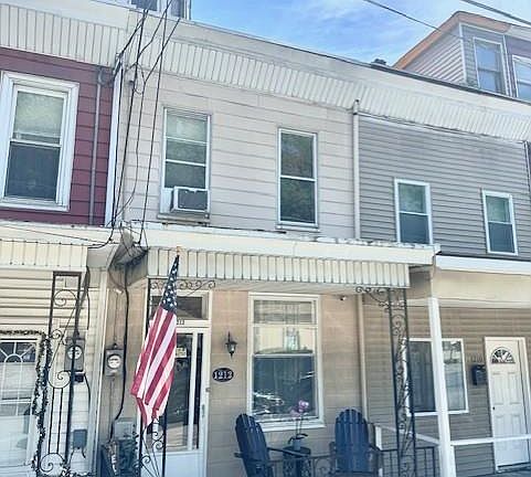 3rd image of 1212 E Centre St