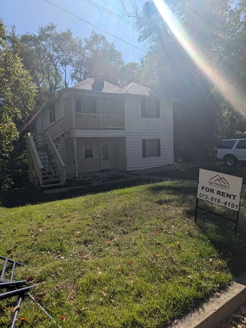 217 Capitol Ct. — Photo 2