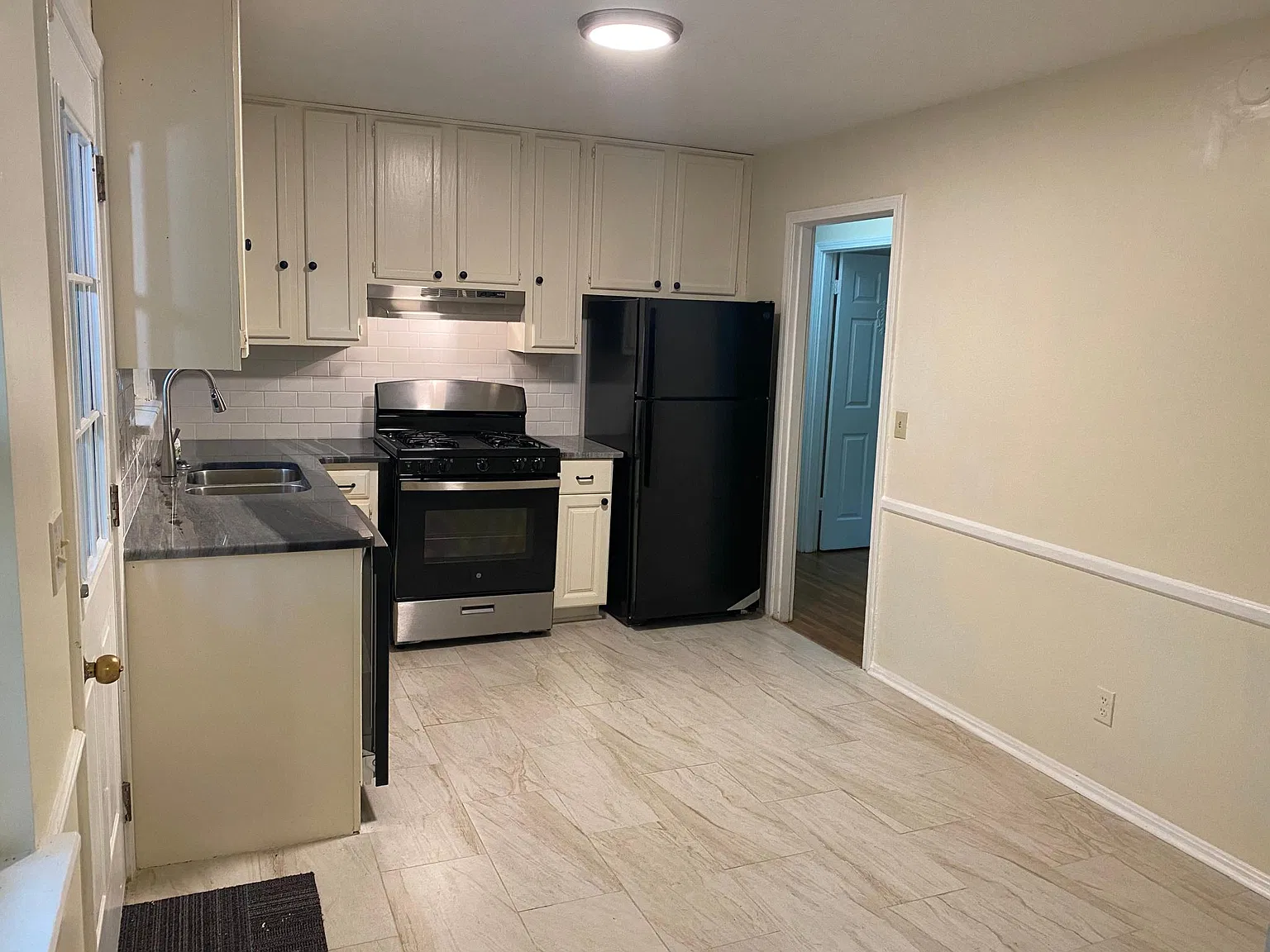 3 bed, 1.5 bath, 1175 sqft, $1,750 — Photo 3