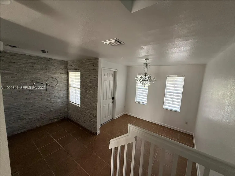 134 SE 28th Ter #6 — Photo 17