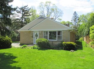 2307 Woodlawn Rd, Northbrook, IL 60062