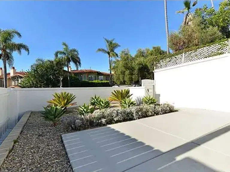 1249 Torrey Pines Rd — Photo 24
