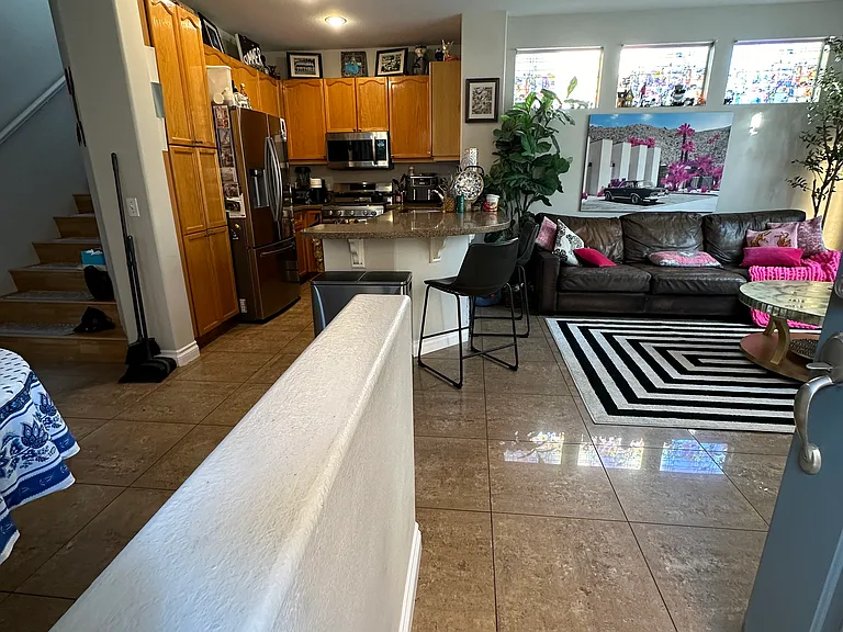 23 Las Flores — Photo 2