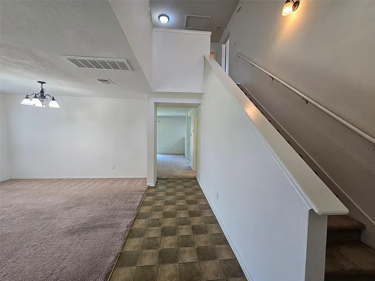 2021 Rim Rock Dr — Photo 2