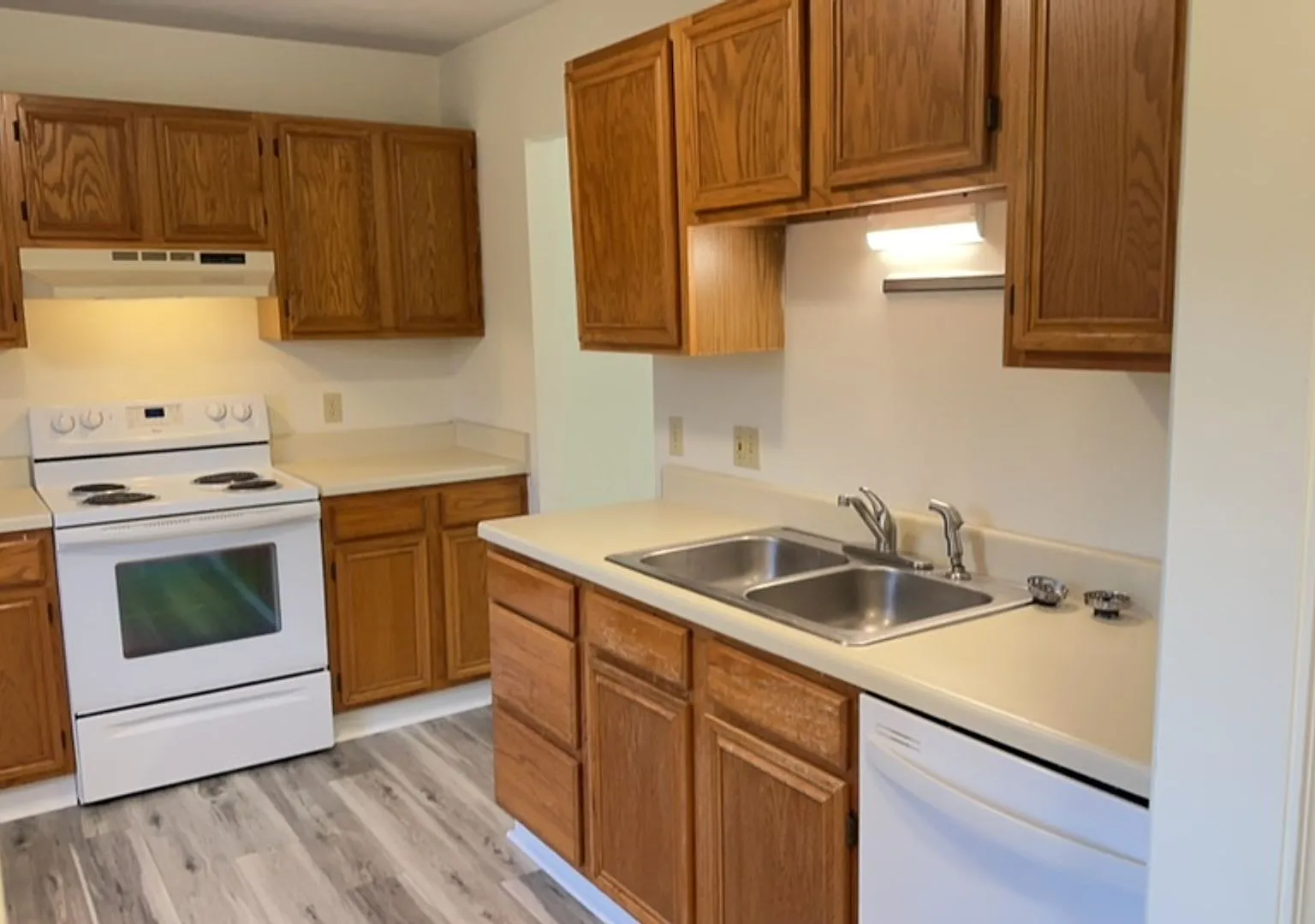 Blacksburg, 3 BR / 2.5 BA, Available September 11th — Photo 2