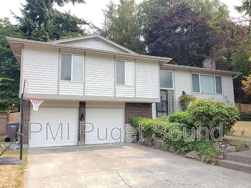 3 bed, 2.5 bath, 1870 sqft, $3,200 — Photo 1