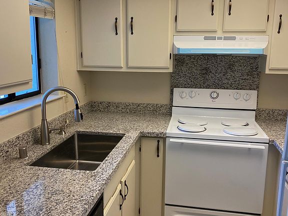 Kitchen. Granite CounterTop!
