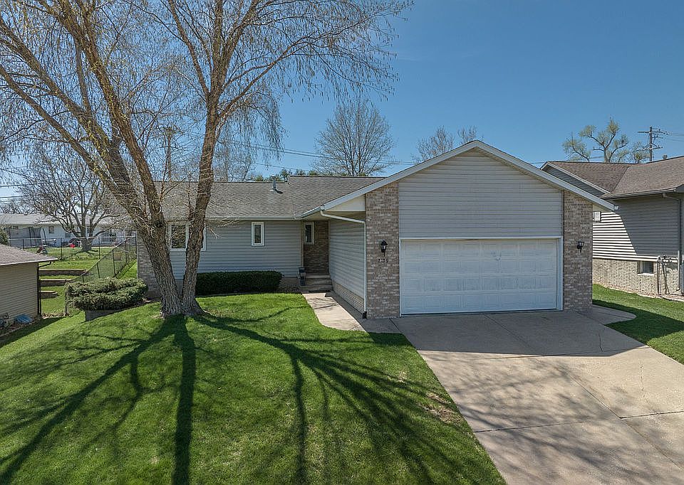 1st image of 2159 Cherry Ln NE