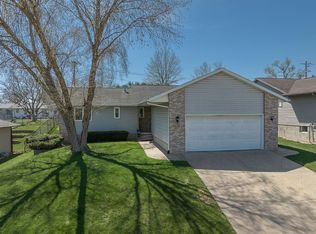 2159 Cherry Ln NE, Cedar Rapids, IA 52402