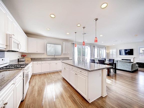 4th image of 1758 Avenida Regina