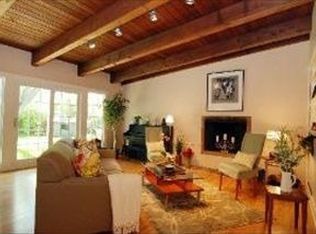 345 Brookside Ln, Glencoe, IL 60022