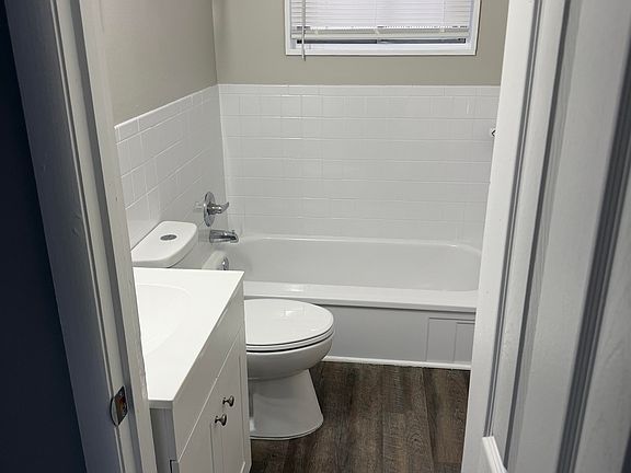 3rd image of 194 E Biscayne Rd